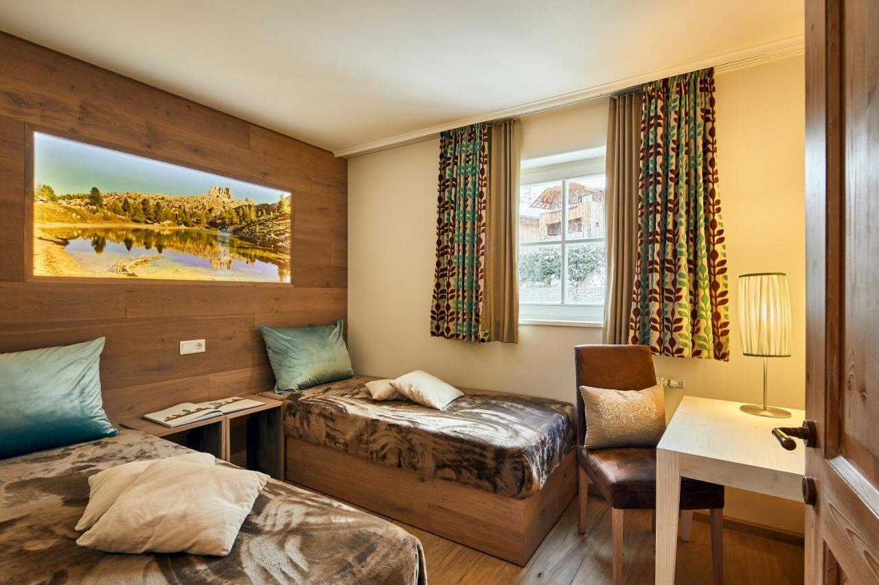 Dolomit Boutique Hotel Ла Виля Екстериор снимка