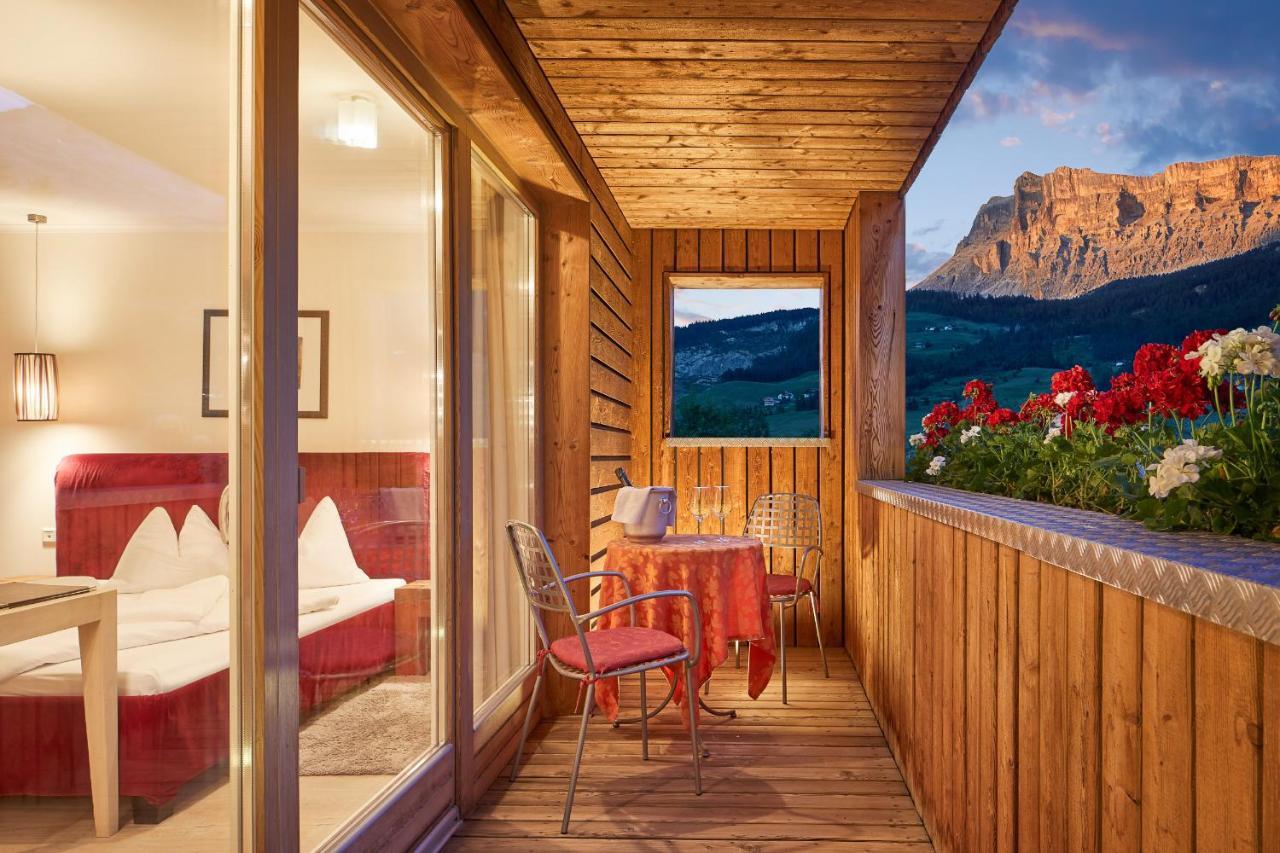 Dolomit Boutique Hotel Ла Виля Екстериор снимка