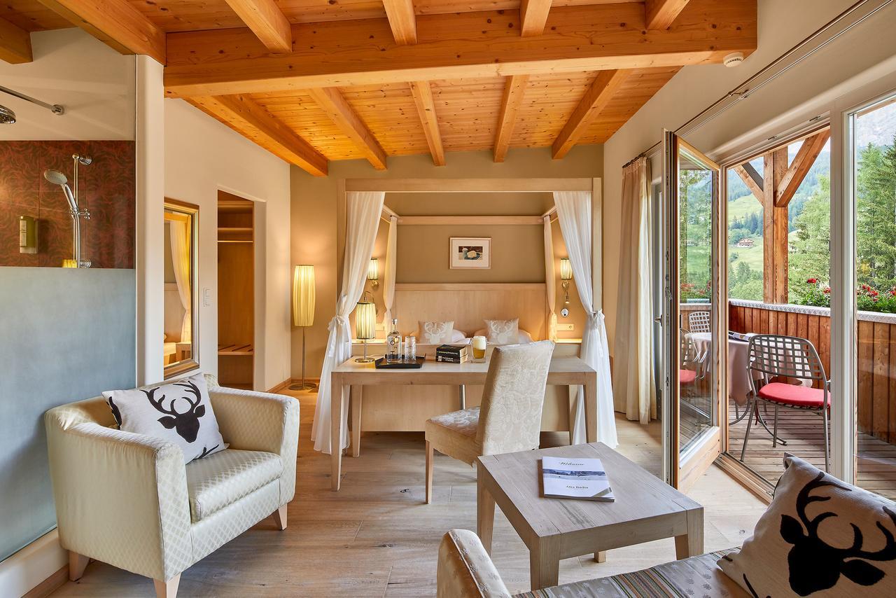Dolomit Boutique Hotel Ла Виля Екстериор снимка
